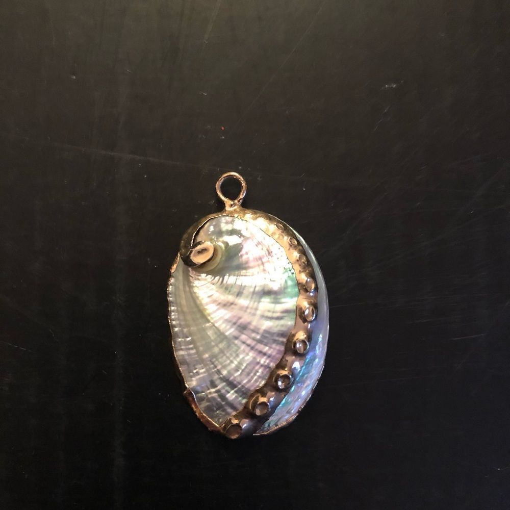 Shell necklace pendent